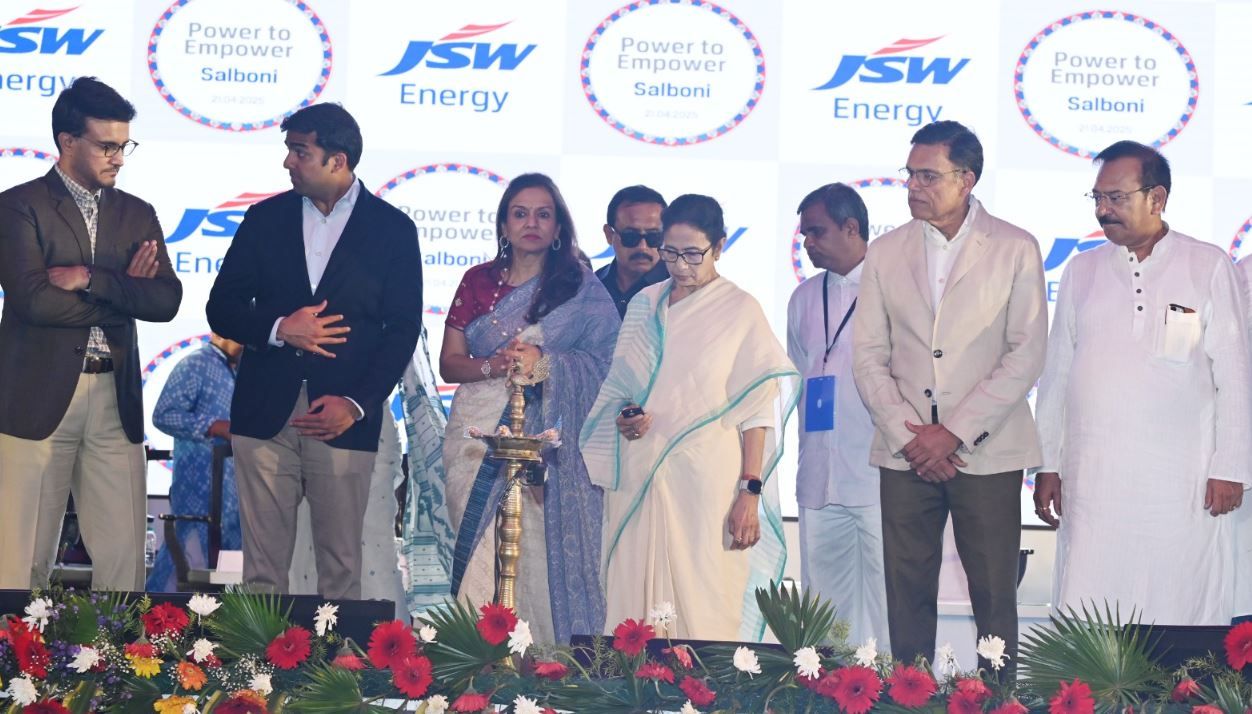 দীর্ঘদিনের প্রতীক্ষার  ২১শে এপ্রিল সোমবার পশ্চিম মেদিনীপুর জঙ্গল মহলের মানুষের মুখে হাসি ফোটালেন রাজ্যের মুখ্যমন্ত্রী!