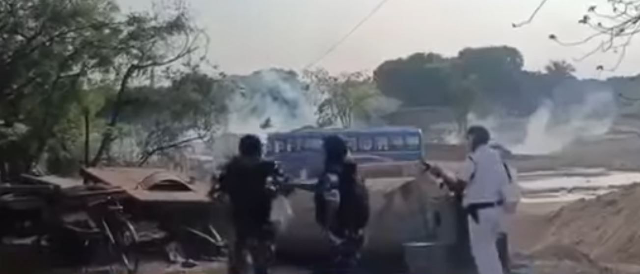 ওয়াকফ বিরোধিতায় অগ্নিগর্ভ মুর্শিদাবাদ, পুড়ল বাস, গুলিবিদ্ধ ৩!