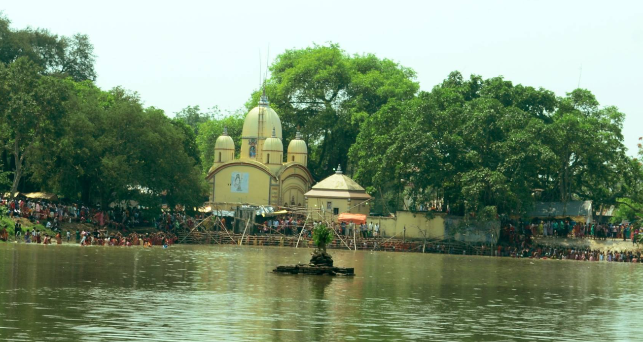 মেদিনীপুরের আনন্দপুর থানার বাবা ঝাড়েশ্বরের মন্দির !