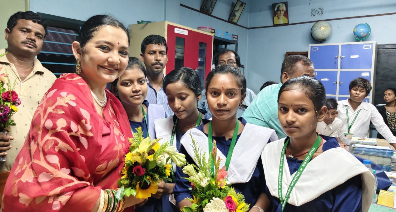 মেদিনীপুর সদর ব্লকের গোয়ালডাঙ্গা প্রাইমারি স্কুলের শ্রেণিকক্ষের শিলান্যাস করলেন সাংসদ জুন মালিয়া!