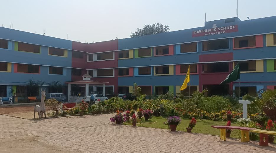 সিবিএসই'র দশম ও দ্বাদশ শ্রেণির  নজরকাড়া ফলাফল করলো মেদিনীপুর শহরের ডি এ ভি পাবলিক স্কুল!