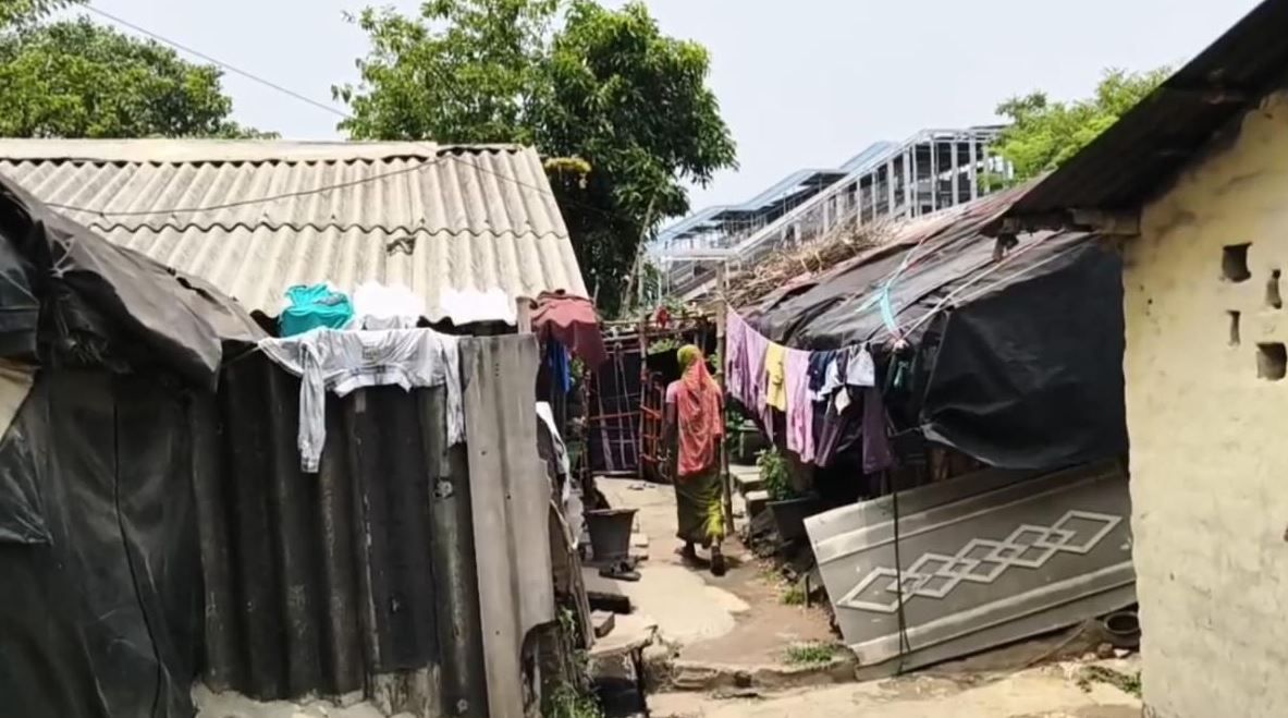 মেদিনীপুর রেল স্টেশনকে অমৃত ভারত প্রকল্প জন্য ৫০০ পরিবারকে বাড়ি খালি করার নোটিশ!