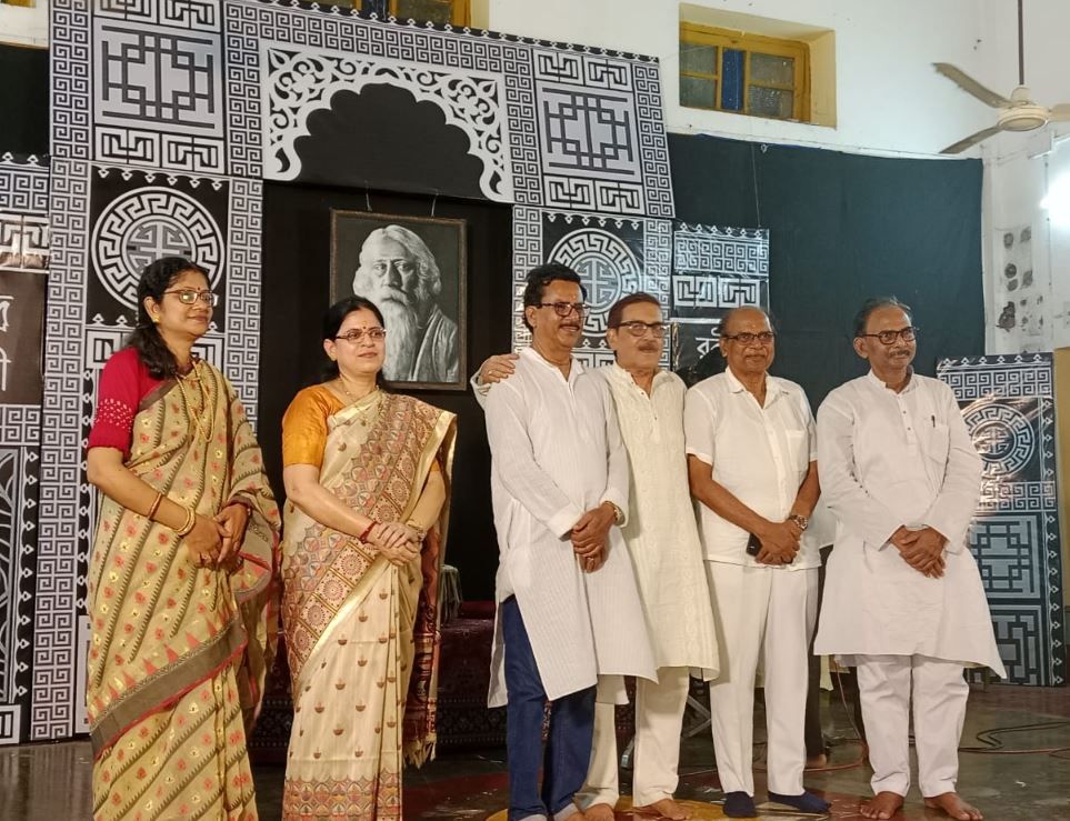 লিটিল্ নেষ্ট ও সুরের খেয়ার উদ্যোগে কবি প্রণাম!