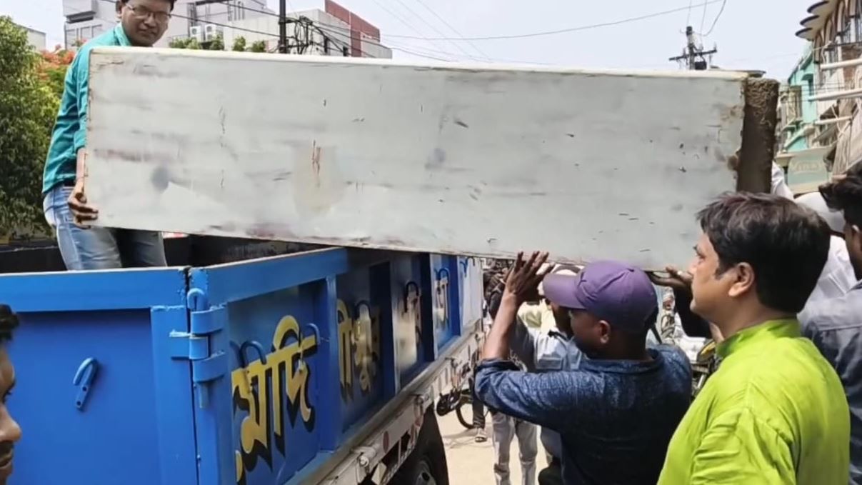 ফুটপাত দখল মুক্ত অভিযানে নামলো মেদিনীপুর পৌরসভা!