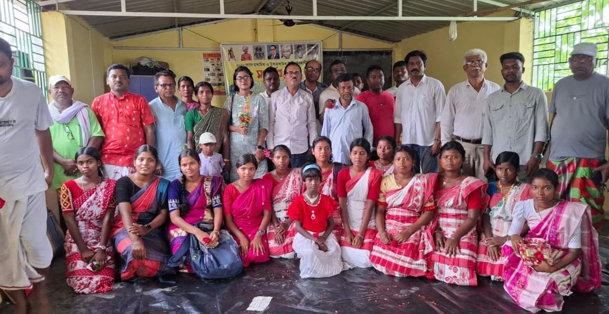 সাঁওতালি মাধ্যমে উত্তীর্ণ কৃতি শিক্ষার্থীদের সংবর্ধনা!