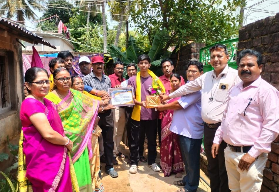 এবিটিএ-এর উদ্যোগে চন্দ্রকোনা রোড়ে কৃতি শিক্ষার্থী সংবর্ধনা!