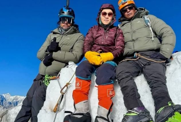 এভারেস্টের শীর্ষে পশ্চিমবঙ্গ সশস্ত্র পুলিশের তৃতীয় ব্যাটালিয়নের  কনস্টেবল পূর্ব মেদিনীপুরের লক্ষ্মীকান্ত মণ্ডল!