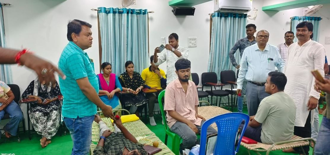 চন্দ্রকোণা বিদ্যাসাগর মহাবিদ্যালয়ে উদ্যোগে স্বেচ্ছায় রক্তদান শিবির!