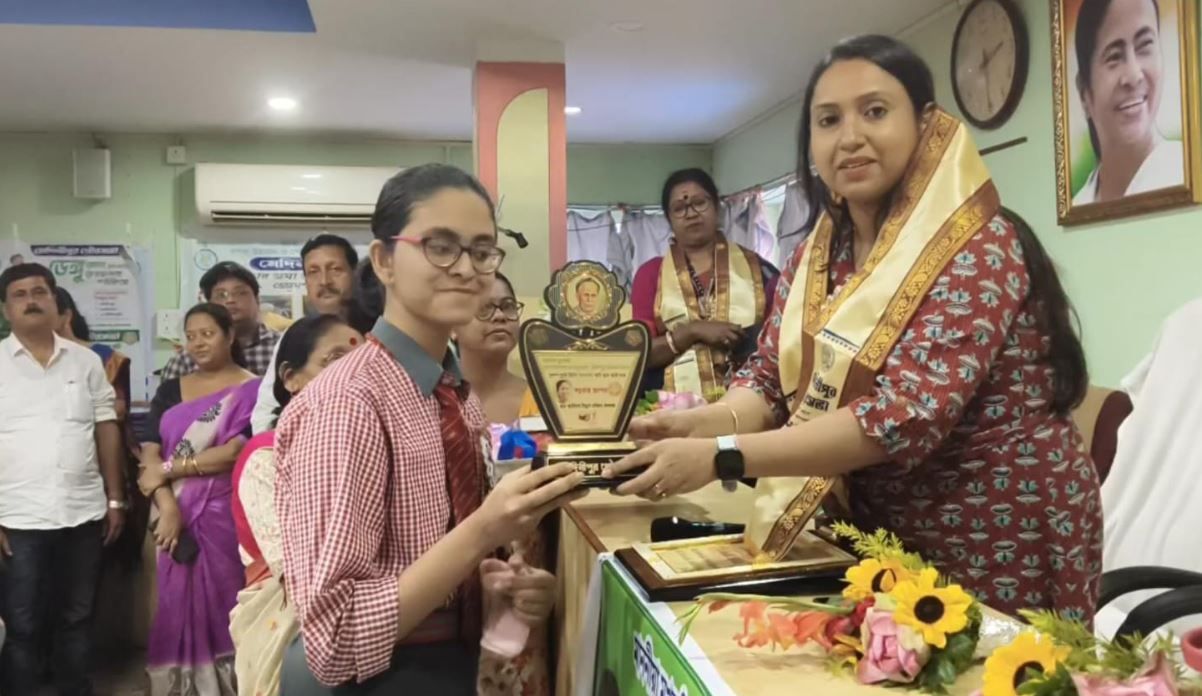 মেদিনীপুর পৌরসভার উদ্যোগে ২০২৫ সালের  উত্তীর্ণ কৃতি ছাত্র-ছাত্রীদের সংবর্ধনা জ্ঞাপন!