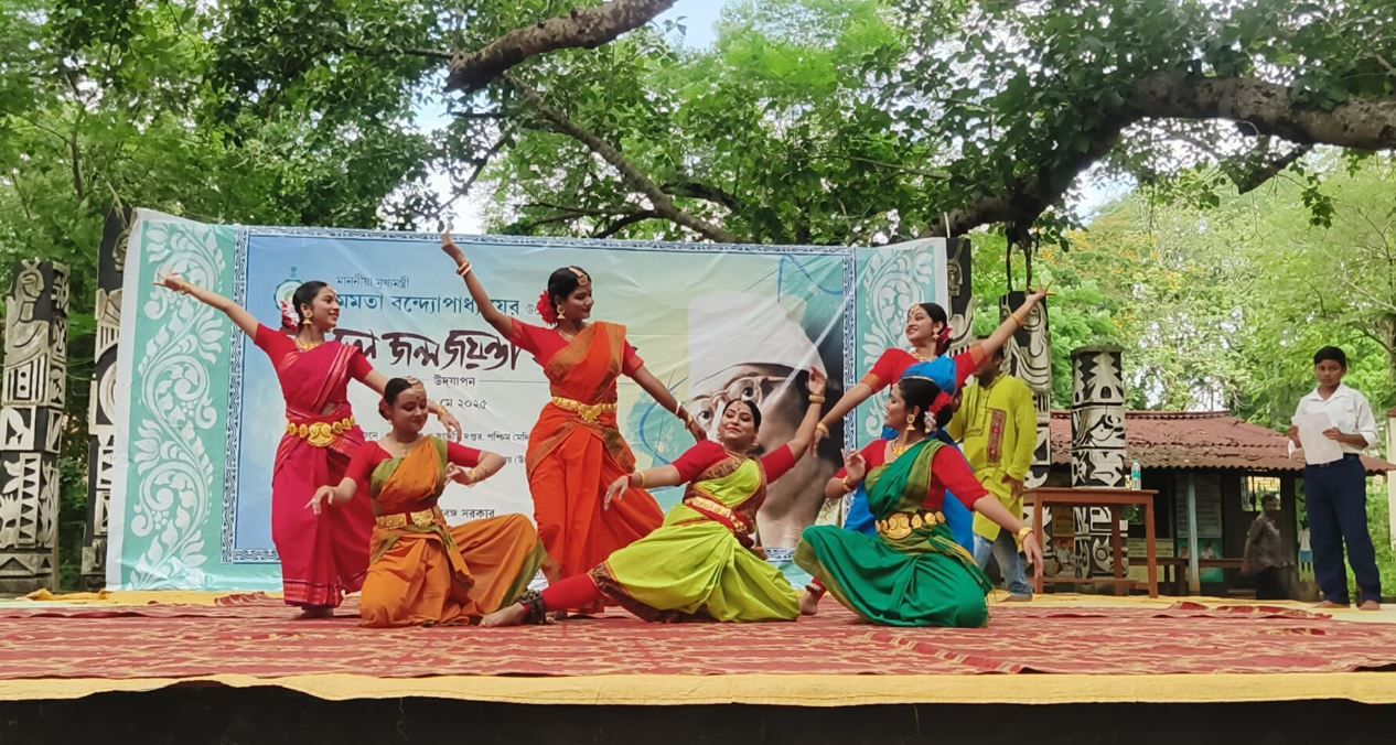 জেলা তথ্য ও সংস্কৃতি দপ্তরের উদ্যোগে গোদাপিয়াশাল এম.জি.এম.এ নজরুল জয়ন্তী উদাযাপিত হলো!