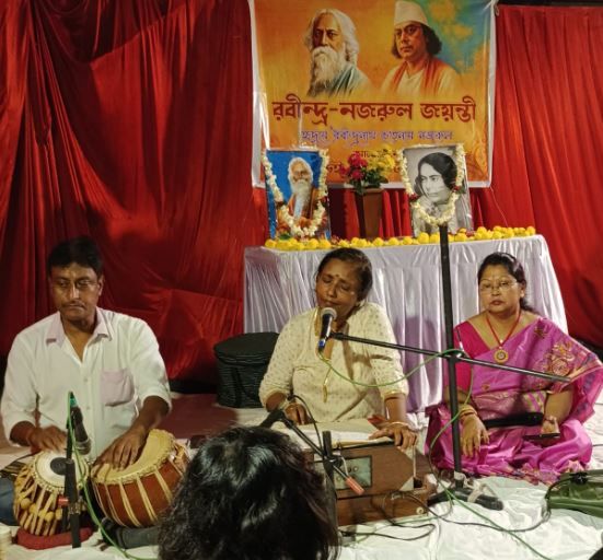 খড়গপুরের 'উই আর টিচার্স' উদ্যোগে  রবীন্দ্র-নজরুল জয়ন্তী উদযাপন!