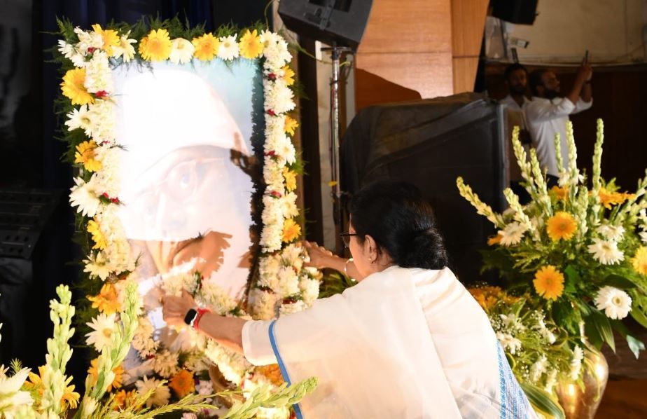 নজরুলের জন্মবার্ষিকী উদযাপনে রবীন্দ্র সদনে মুখ্যমন্ত্রী!