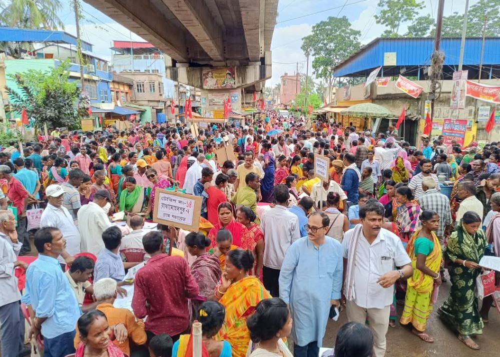 পশ্চিম মেদিনীপুরের ডেবরা বিডিও অফিসে  বিক্ষোভ মিছিল"জব কার্ড রক্ষা করো, কাজের অধিকার আদায় করো"!