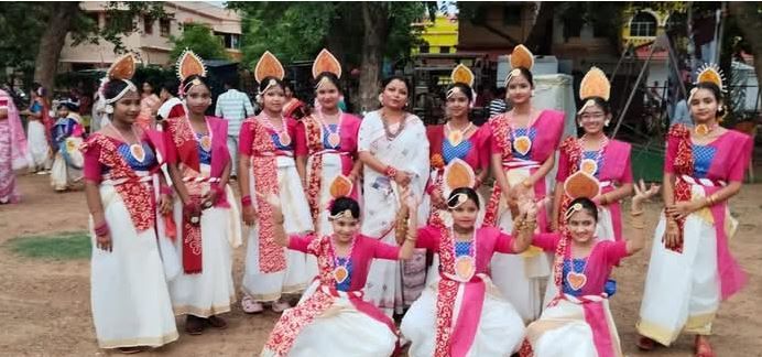 পশ্চিম মেদিনীপুরের গোয়াতোড়ে সৃষ্টি ডান্স একাডেমীর উদ্যোগে রবীন্দ্র-নজরুল স্মরণ!