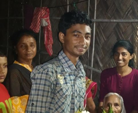 অনেক প্রতিকূল পরিস্থিতির মধ্যও দারিদ্র্য,অভাবকে জয় করে মাধ্যমিকে নজরকাড়া ফল করলো খড়্গপুর ৭ নম্বর ওয়ার্ড ছেলে শ্রেয়ান রায়!