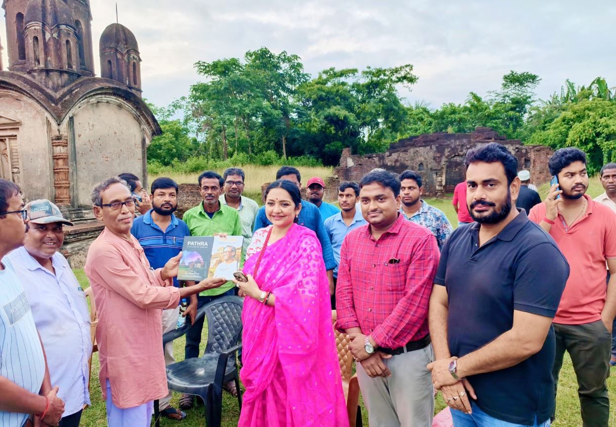 মেদিনীপুরে  ঐতিহাসিক মন্দিরময় পাথরা পরিদর্শনে সাংসদ জুন মালিয়া!