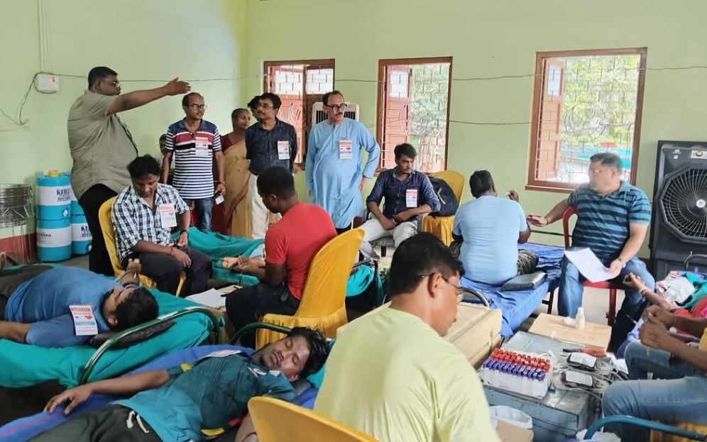 সিটু-র প্রতিষ্ঠা দিবস উপলক্ষে খড়গপুরে  রক্তদান শিবির!