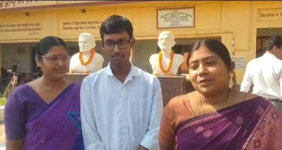 মাধ্যমিকে প্রথম দশের মেধাতালিকায় পশ্চিম মেদিনীপুরের তিনজন শিক্ষার্থী!