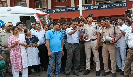 খড়গপুর রেল পুলিশ ও জেলা প্রশাসনের যৌথ তত্ত্বাবধানে মক ড্রিল শেষ হলো!