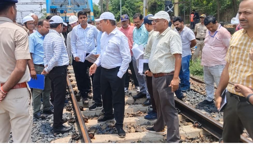 দক্ষিণ-পূর্ব রেলের খড়গপুর ডিভিশনের  ডিআরএম  ইয়ার্ড ও স্টেশন পরিদর্শন!