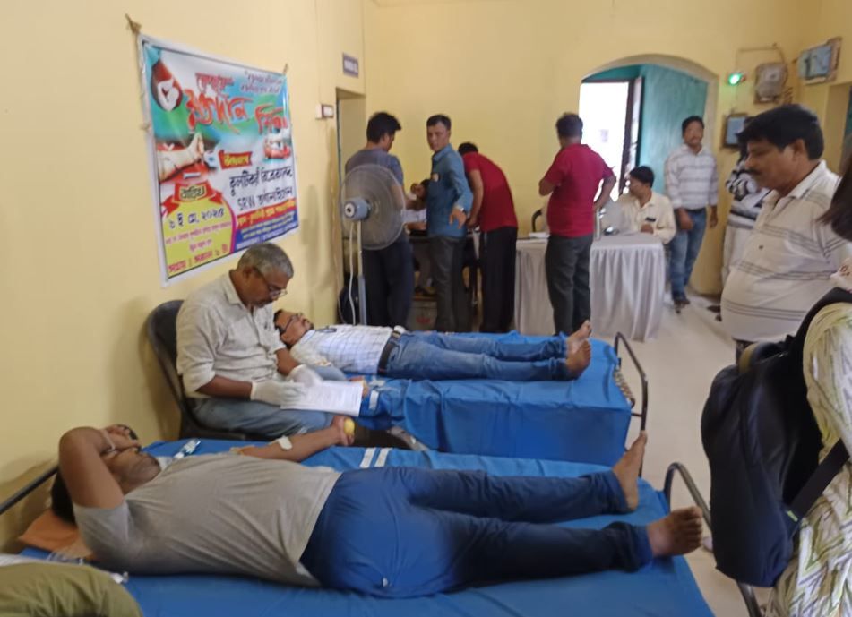 রক্তদানের শিবির  মাধ্যমে কবি প্রণাম অনুষ্ঠিত হলো ঝাড়গ্রাম জেলার  কুলটিকরিতে!