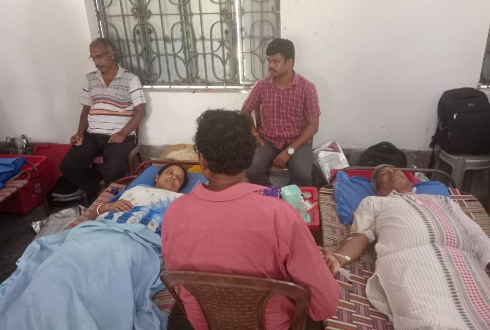 অবসরপ্রাপ্ত শিক্ষক ও জনবিজ্ঞান আন্দোলনের কর্মী প্রয়াত অমলেন্দু শেখর মন্ডল মহাশয়ের স্মরণে রক্তদান শিবির!