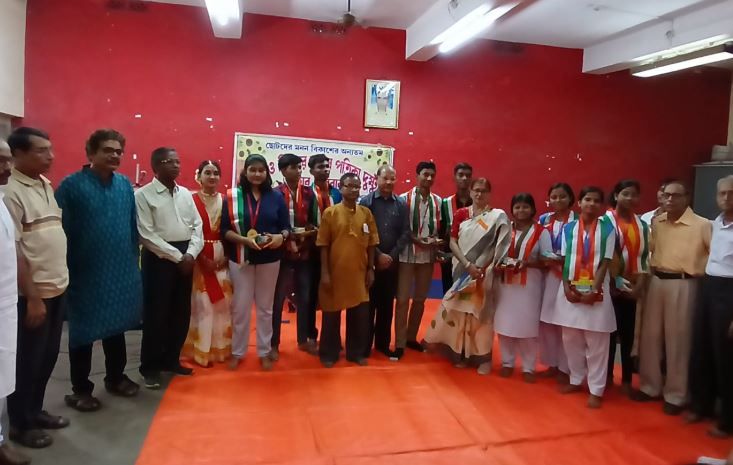 খড়্গপুরে "দুষ্টু"পত্রিকা-র রবীন্দ্র-জয়ন্তী উদযাপন ও কৃতি শিক্ষার্থী-সম্বর্ধনা!