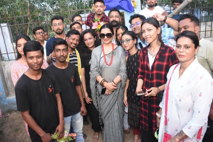 পথ কুকুরদের জন্য আশ্রয়স্থল শিলান্যাস করলেন সাংসদ জুন মালিয়া!