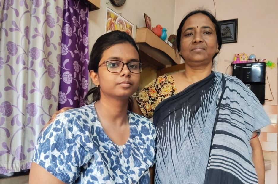 উচ্চমাধ্যমিকে খড়গপুরের মেয়ে মৈত্রেয়ী দাশগুপ্ত , ভবিষ্যতে ডাক্তার হতে চায় সে!