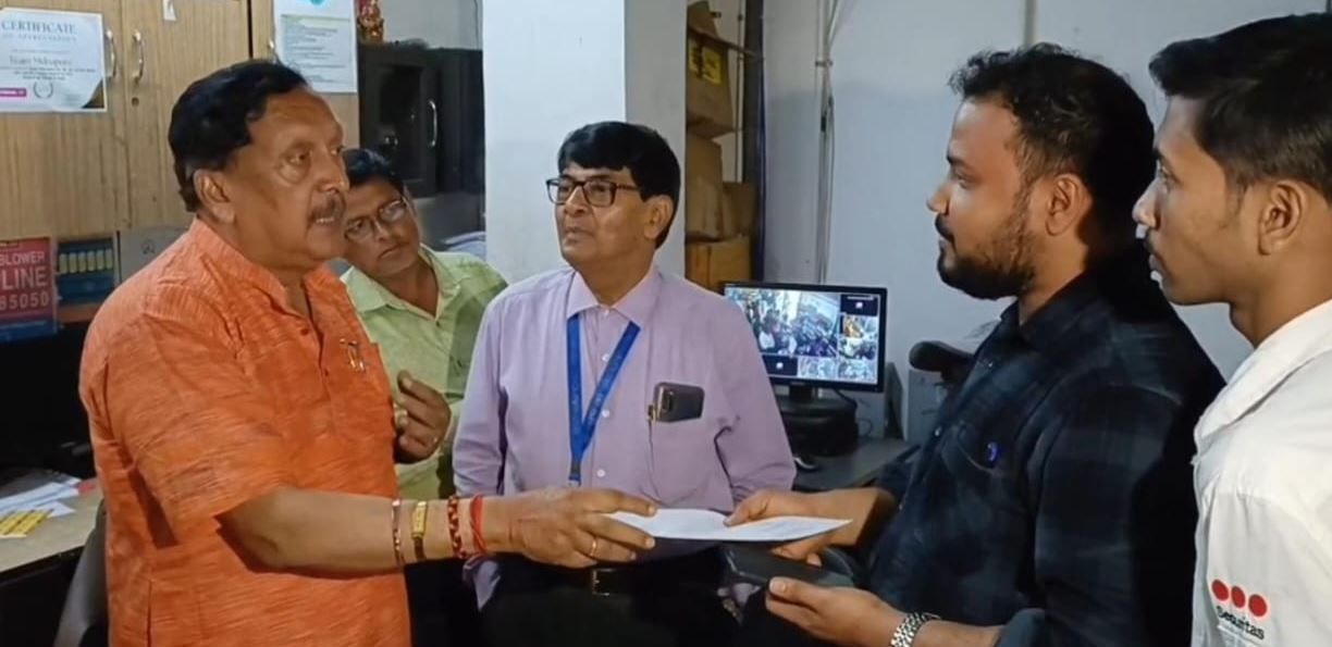 মেদিনীপুর পৌর প্রশাসন থেকে হানা  শপিং মলে!