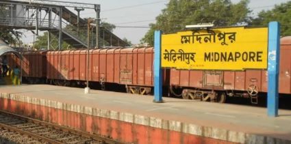 মেদিনীপুর শহরে রেলওয়ের জায়গায় বসবাসকারী ৫০০ পরিবারে নোটিশ দেওয়া হয়েছে!