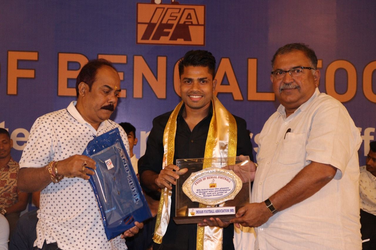 আইএফএ-কে এক হাত ফুটবলার প্রবীর দাসের," জানান বাংলার প্রতিভাবান ছেলেদের আরও সুযোগ দেওয়ার কথা......