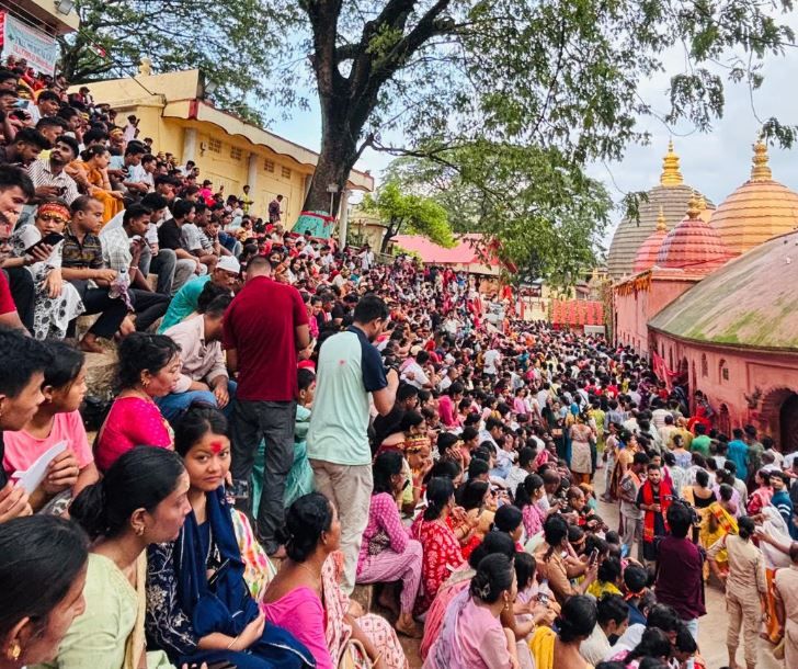 অম্বুবাচী মহাযোগ উপলক্ষে কামাখ্যা মন্দিরে ভক্তদের বিশাল ভিড়!