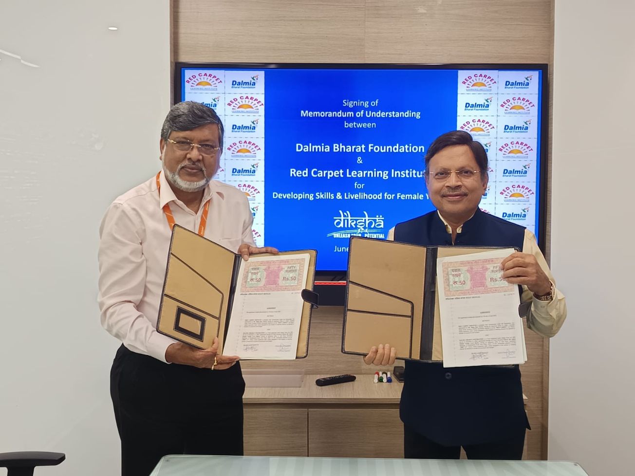ডালমিয়া ভারত ফাউন্ডেশন এবং রেড কার্পেট অটোমোটিভ সেক্টরে দক্ষতা প্রশিক্ষণের মাধ্যমে নারীদের ক্ষমতায়নের জন্য হাত মিলিয়েছে!
