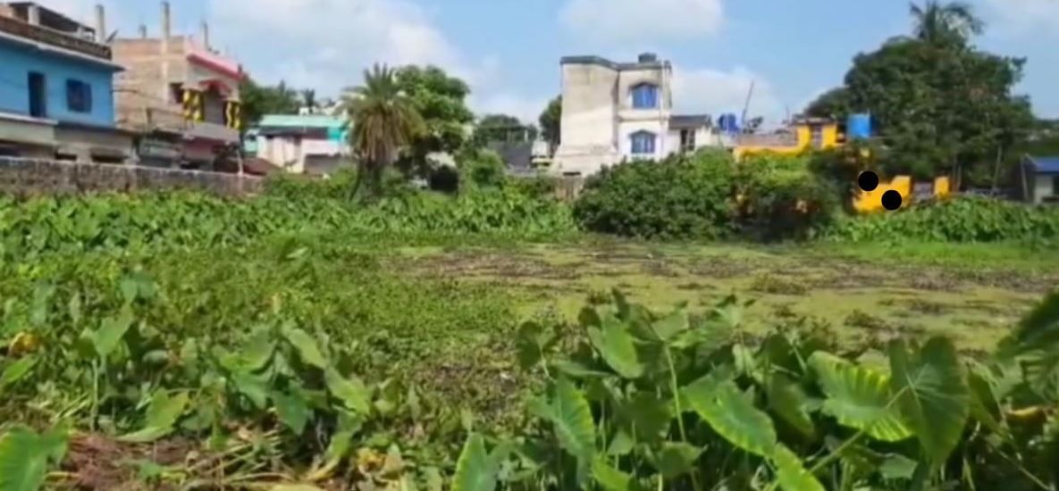 মেদিনীপুর পৌরসভার অন্তর্গত ১৪ নং ওয়ার্ডে বেআইনিভাবে পুকুর ভরাট হচ্ছিল বলে অভিযোগ!