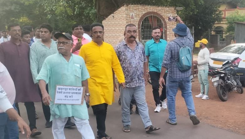 DRM বাংলো ঘেরাও অভিযানে গিয়ে  আক্রান্ত হয় রেল বস্তি সংগ্রাম কমিটির ৩ সদস্য, বৃহস্পতিবার প্রতিবাদ মিছিল!