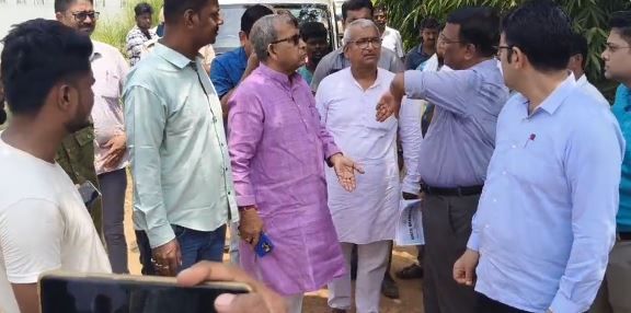 মাস্টারপ্ল্যানের পাঁচটি স্লুইলিসগেট তৈরির কাজ পরিদর্শন করলেন মন্ত্রী সহ প্রশাসনিক আধিকারিকরা!