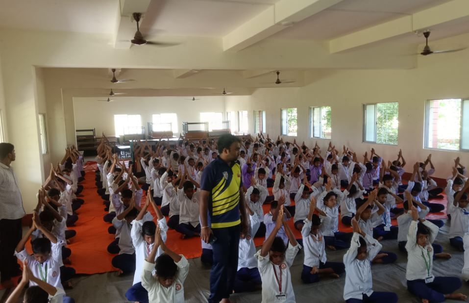 মৌপাল হাইস্কুলে যোগ দিবসের প্রস্তুতি শিবির!