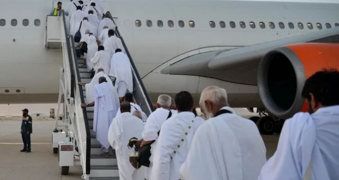 বিমান অবতরণের সময় দুর্ঘটনার হাত থেকে রক্ষা পেল অল্পের জন্য!