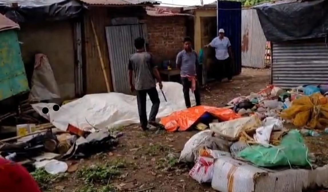 সরকারি জমি জবরদখল করে ব্যবসা একের পর এক সরকারি জমি দখলের অভিযোগ পশ্চিম মেদিনীপুরের অশোকনগরে?