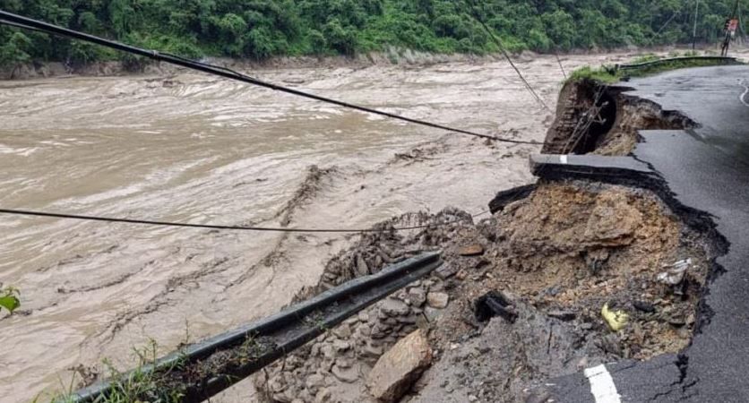 ভয়াবহ বৃষ্টি বিপর্যস্ত কালিম্পং-সিকিম!