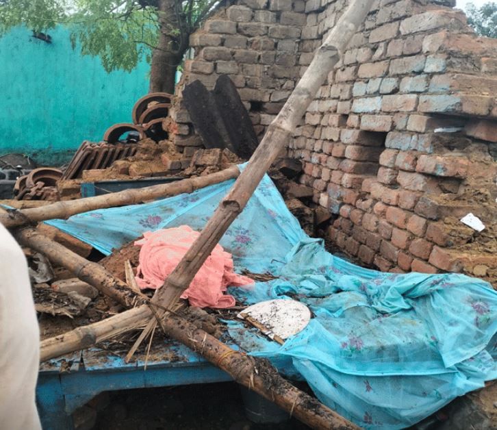 আসানসোলের শিল্পাঞ্চলে ভারী বৃষ্টিপাতের কারণে বাড়ির দেয়াল ধসে এক বৃদ্ধের মৃত্যু!