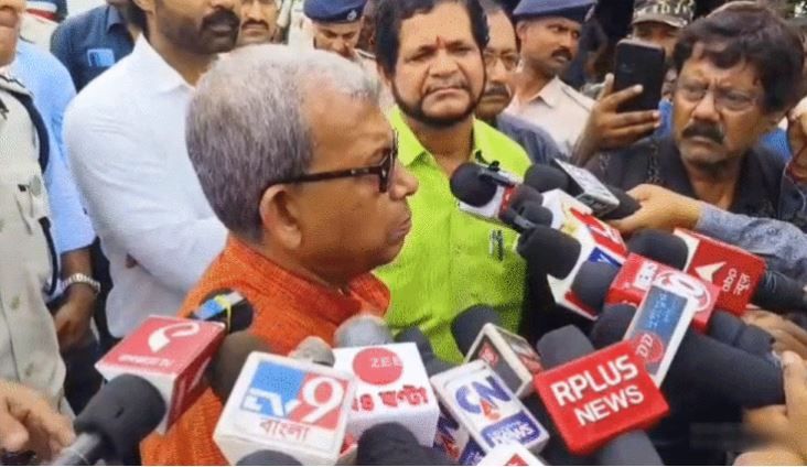 দুর্গাপুর বাঁকুড়া পর পশ্চিম মেদিনীপুর জেলা পরিদর্শনে এলেন রাজ্যের মন্ত্রী ও  প্রশাসন অধিকারীরা!