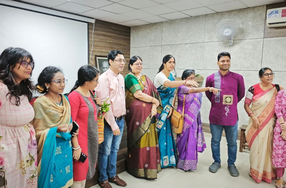বাঁকুড়া জেলার সারদামণি মহিলা মহাবিদ্যাপীঠে "রবীন্দ্রচর্চার বহুমাত্রিক অভিমুখ" নিয়ে আলোচনা!