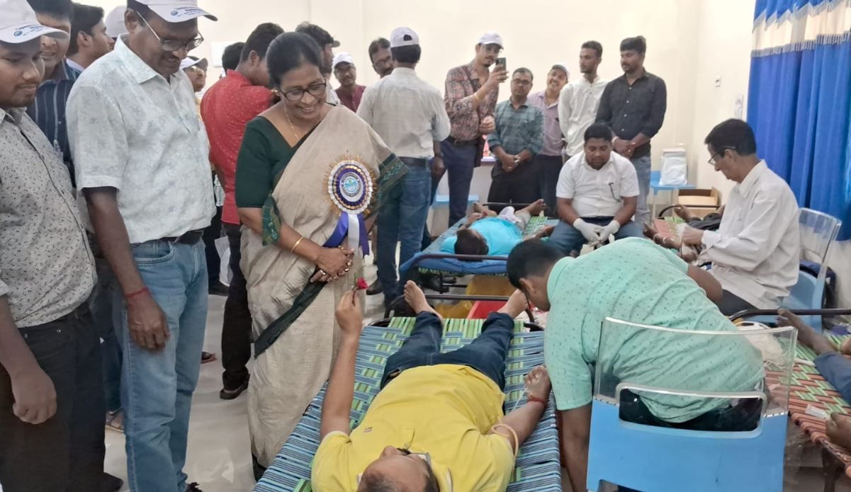 পশ্চিম মেদিনীপুর জেলার স্টেট এগ্রিকালচারাল টেকনোলজিস্টস সার্ভিস এসোসিয়েশন-এর  উদ্যোগে রক্তদান শিবির!