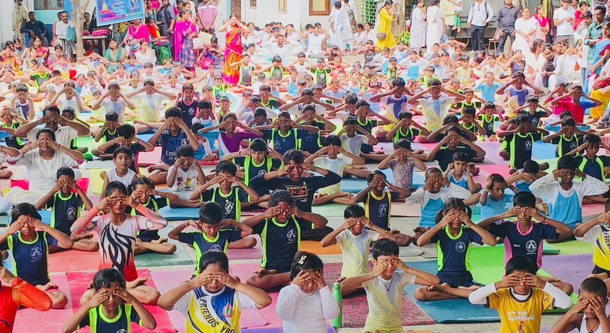 ঘাটাল সাংস্কৃতিক  মঞ্চে পালিত হলো বিশ্ব যোগ দিবস!