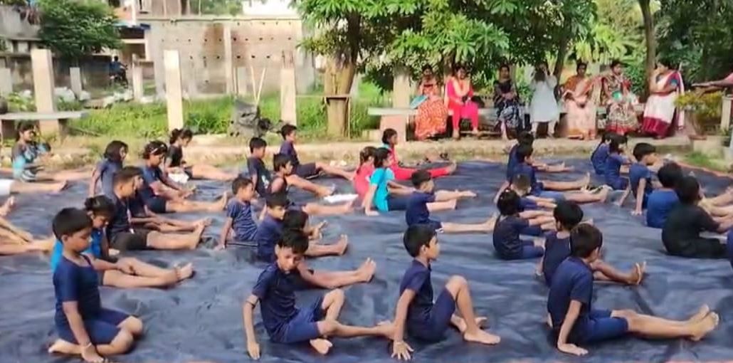 রত্নালী শান্তিতলা মিলন সংঘের উদ্যোগে যোগ দিবস পালন!