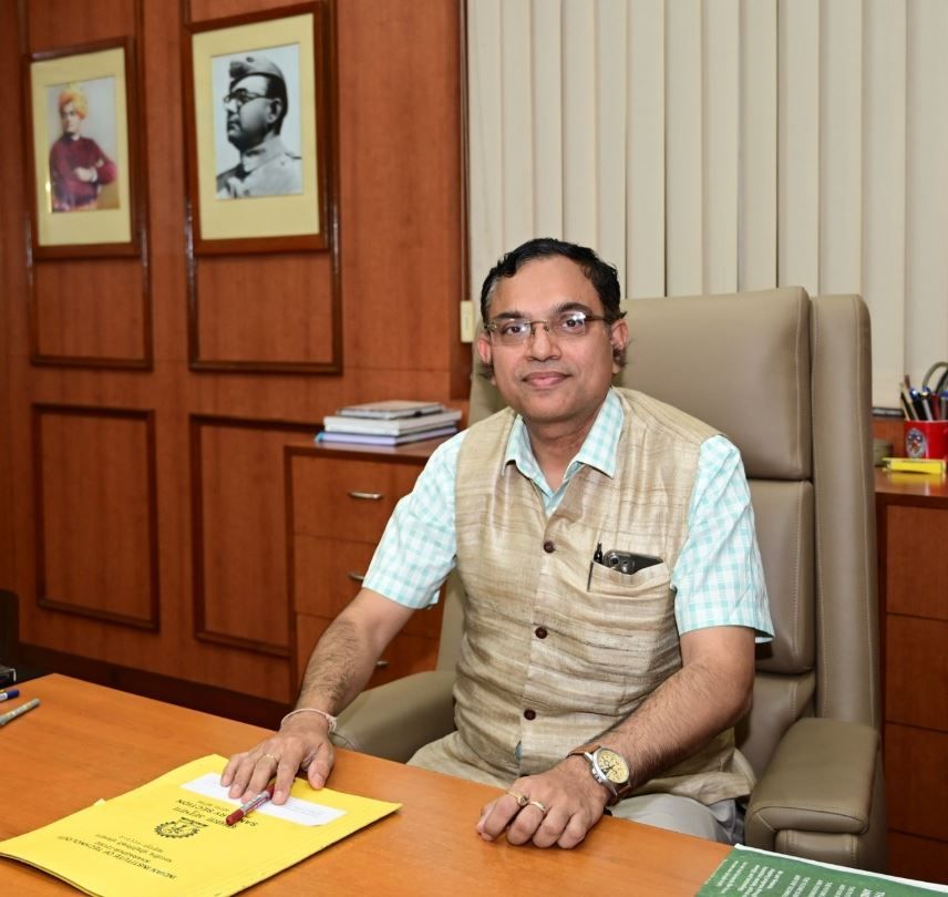 ভারতের প্রাচীনতম খড়্গপুর আইআইটির শীর্ষপদে স্থায়ী ডিরেক্টর নিয়োগ হল  অধ্যাপক এবং আন্তর্জাতিক খ্যাতিসম্পন্ন গবেষক সুমন চক্রবর্তী!