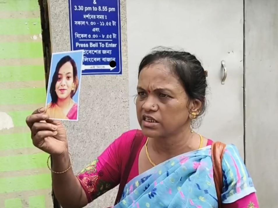 মেদিনীপুর শহরে  রবীন্দ্রনগরে রামকৃষ্ণ আশ্রম ঠাকুর বাড়ি আশ্রমকে কেন্দ্র করে উত্তপ্ত হয়ে উঠল!