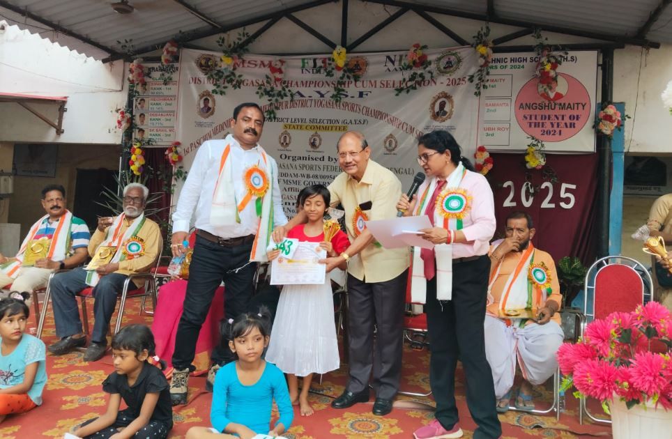 খড়গপুর মালঞ্চে অনুষ্ঠিত হলো জেলা যোগাসন প্রতিযোগিতা!